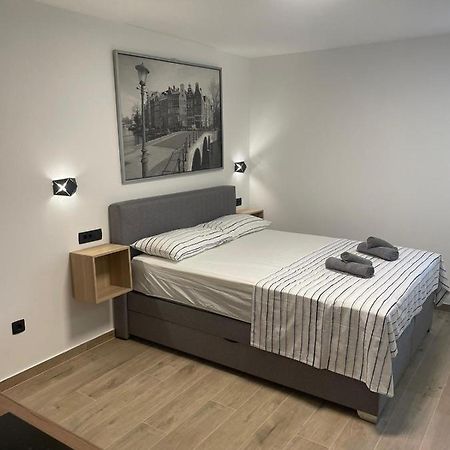 Apartments Anka Pula Exterior photo